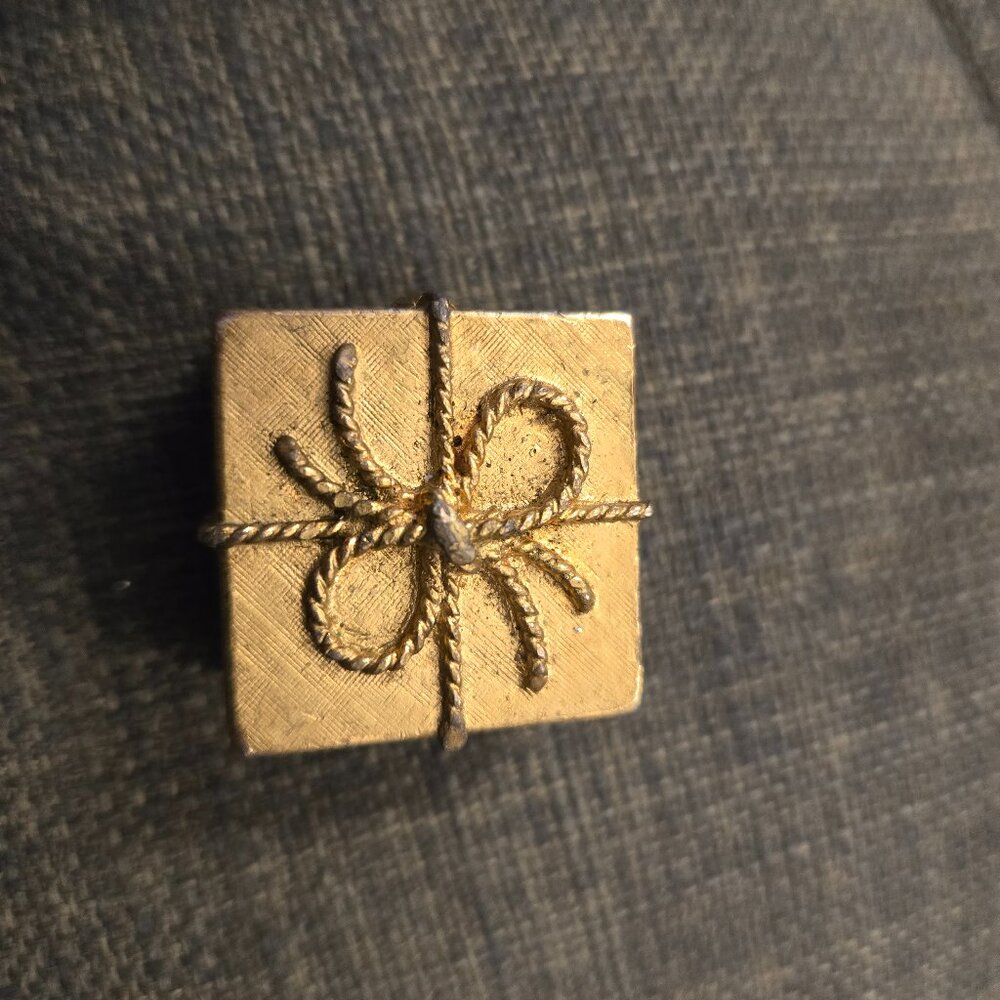 Estee Lauder Youth Dew Pill Box one by One Gold Tone Square Elegant Collectable